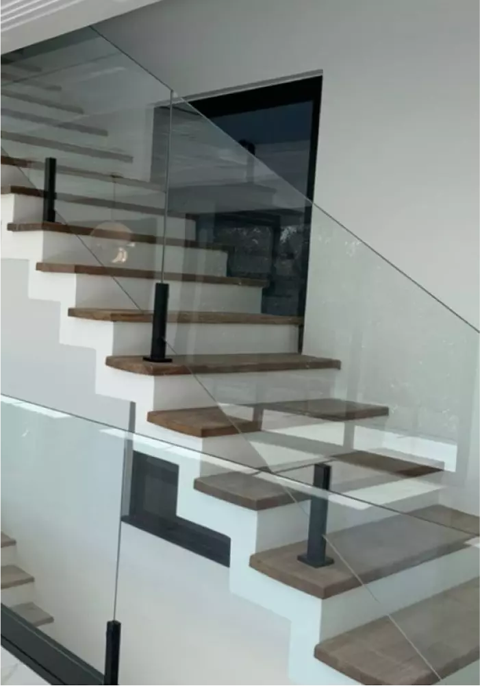 Guarda corpo de vidro para escadas, sacadas, decks e muito mais...
